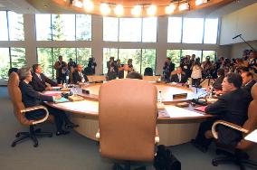 (2)G-7 to consider more debt relief for poor countries